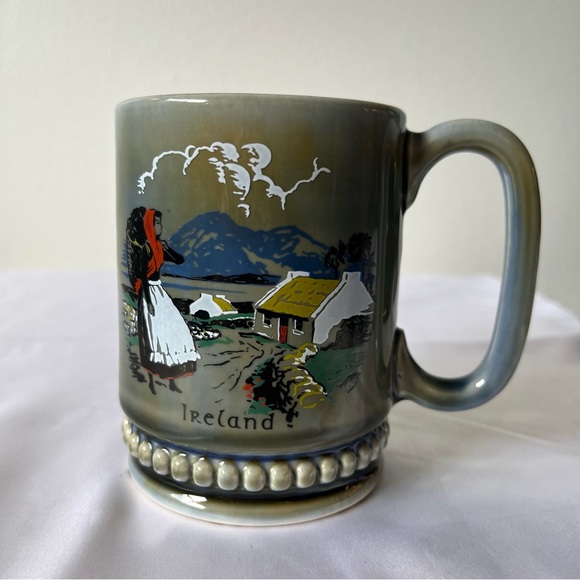 Irish Porcelain • Ireland Mug - Picture 1 of 4